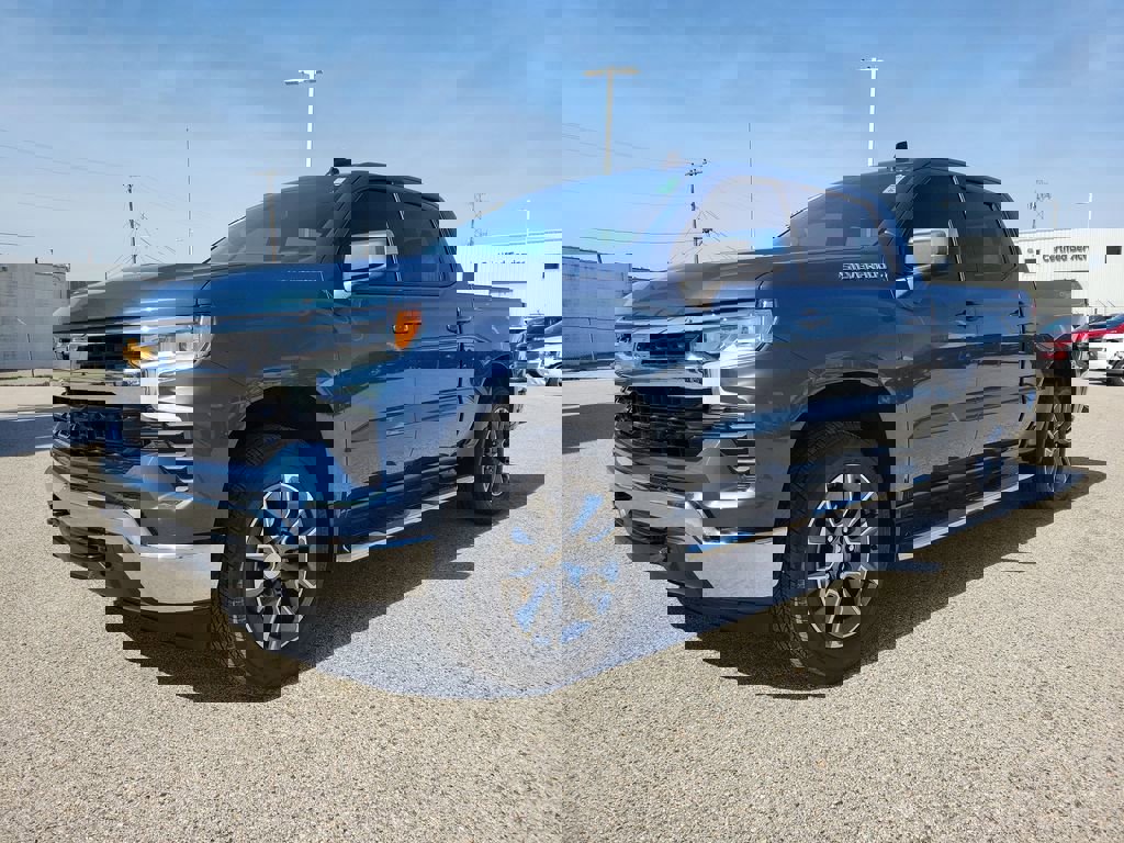 Used 2024 Chevrolet Silverado 1500 LT image 2