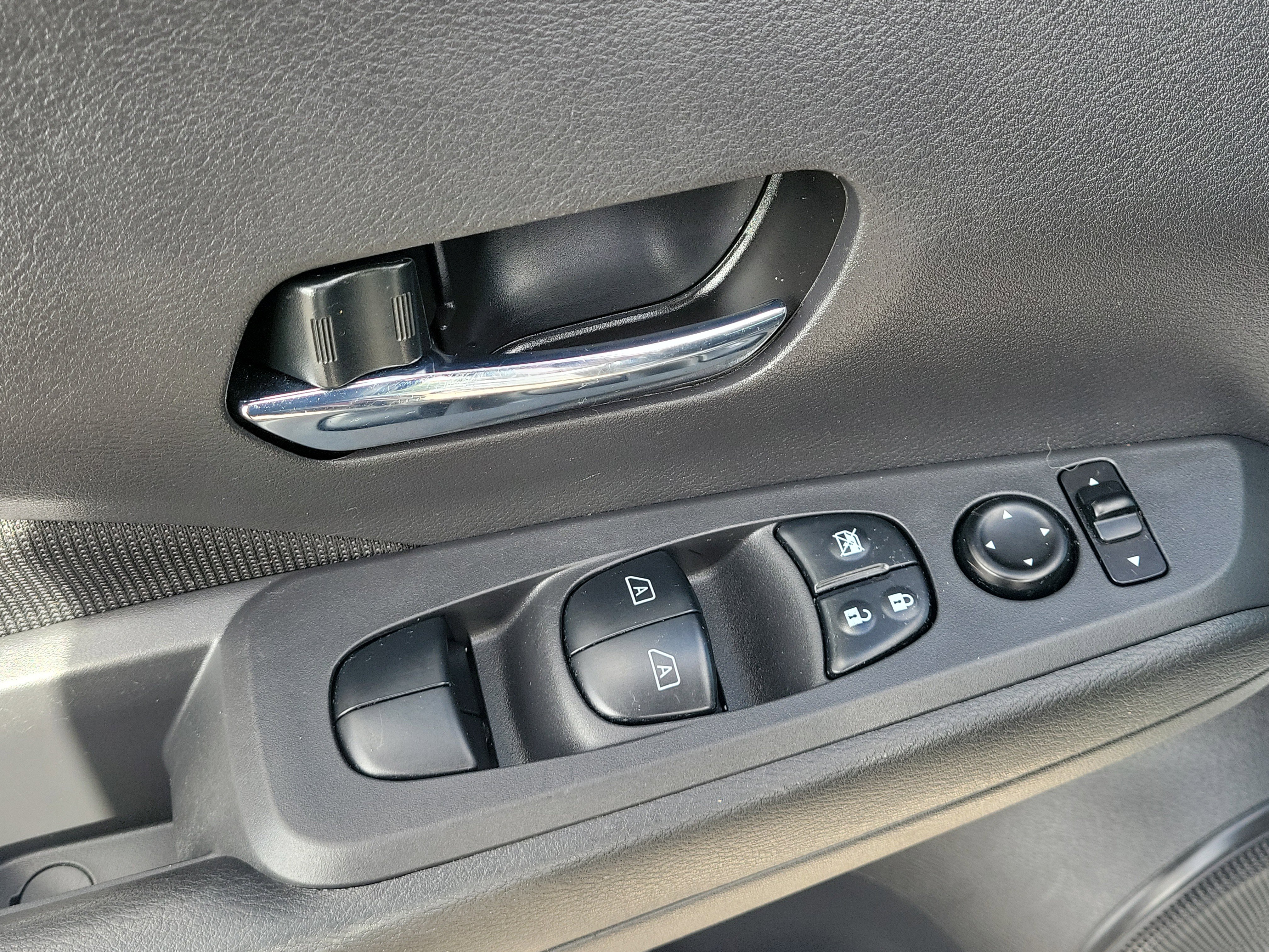 Certified 2021 Nissan Kicks SV FWD image 17