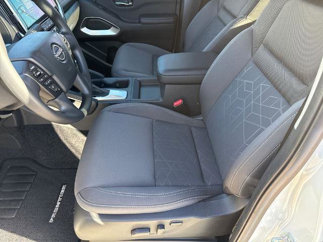 Certified 2025 Nissan Frontier SV image 15