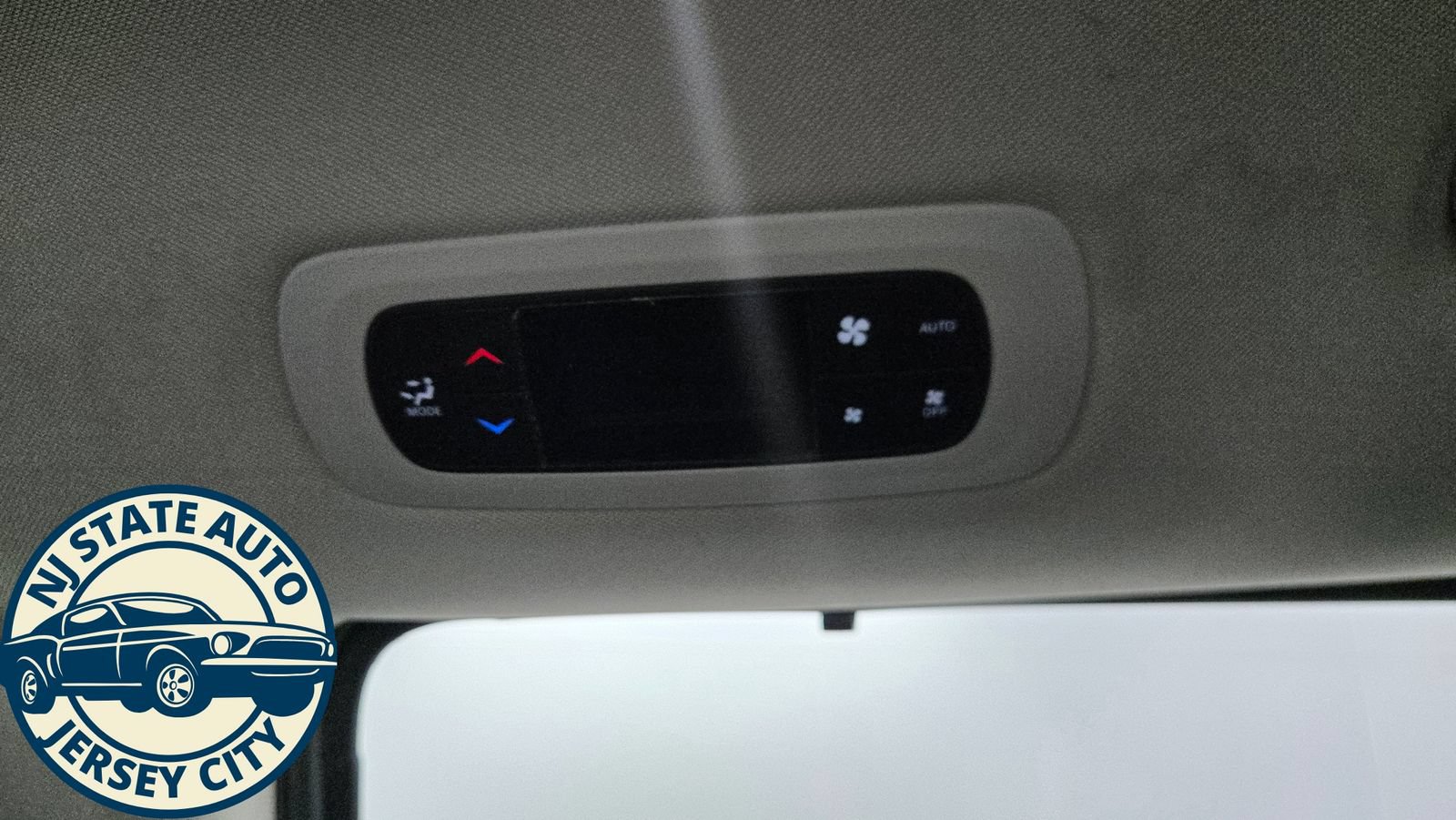 Used 2019 Chrysler Pacifica Touring Plus w/ Tire & Wheel Group FWD image 28