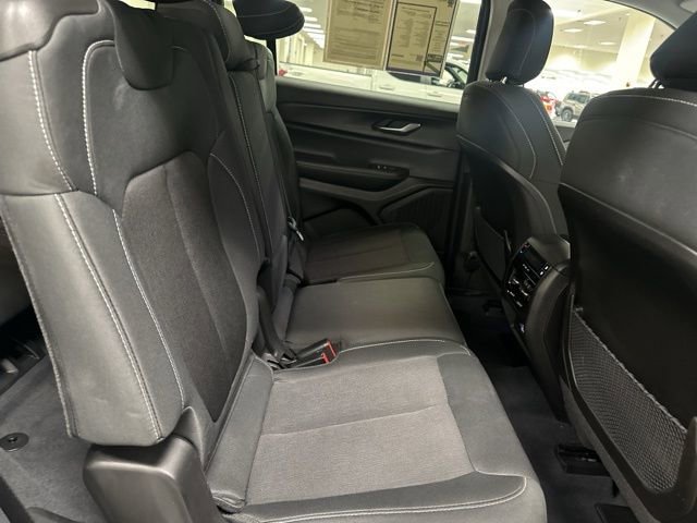 Used 2023 Jeep Grand Cherokee L Laredo image 24