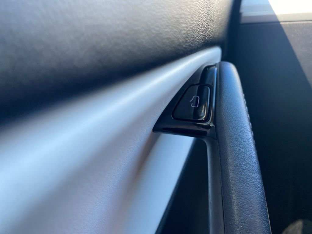 Used 2021 Tesla Model Y Long Range image 21