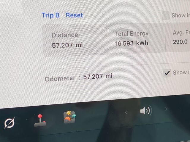 Used 2022 Tesla Model Y Performance AWD/4WD image 32