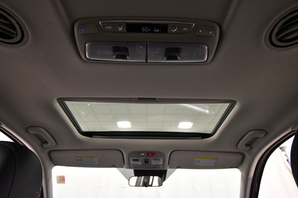 Certified 2024 Kia Telluride S w/ S Sunroof Package AWD/4WD image 17