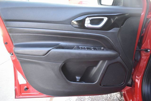 Used 2023 Jeep Compass Limited image 14