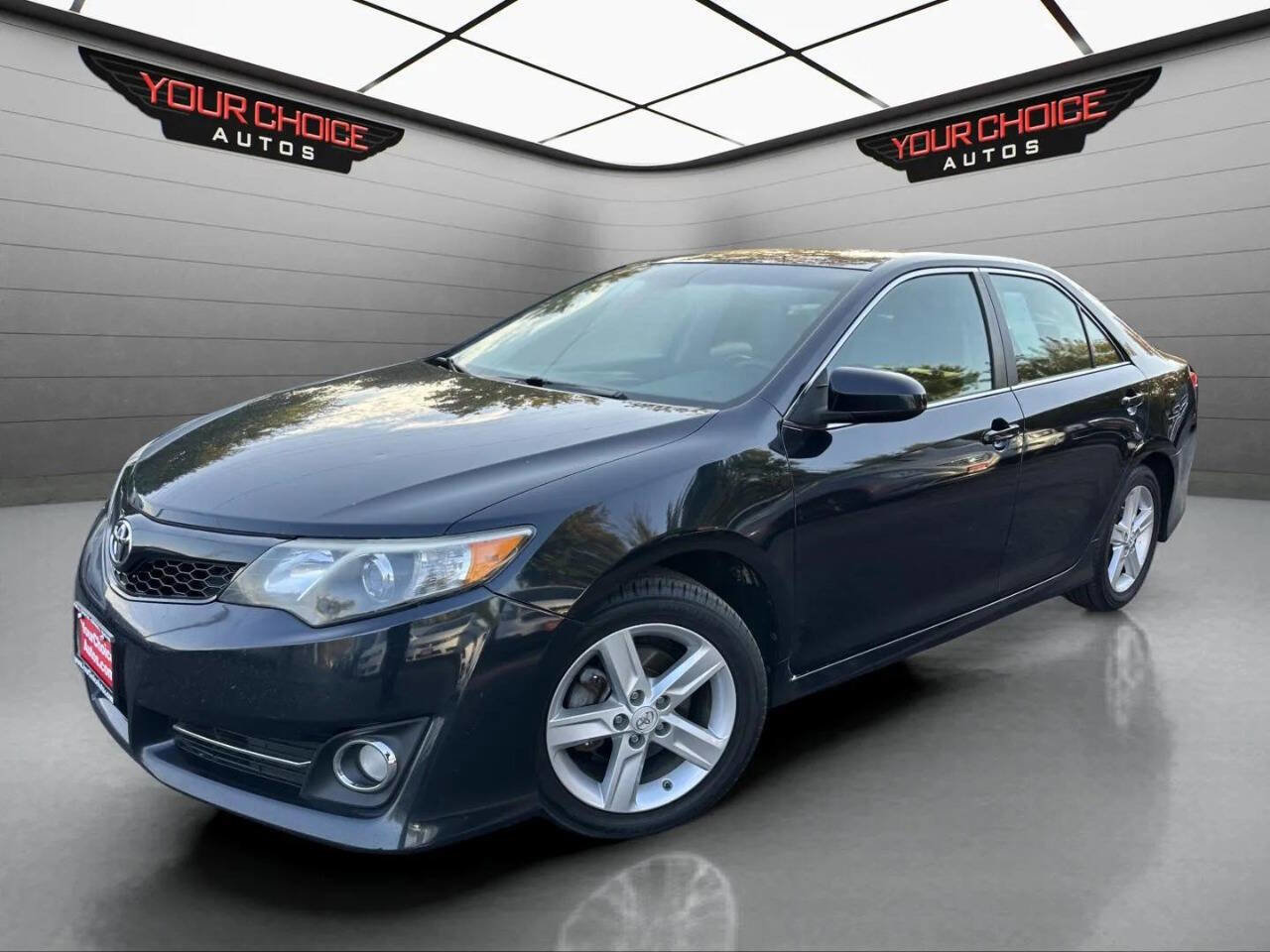 Used 2012 Toyota Camry SE image 1