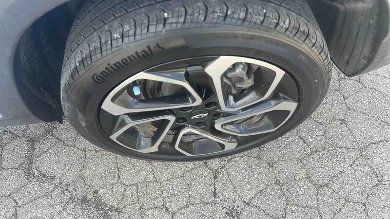 Used 2024 Chevrolet Trax RS FWD image 14