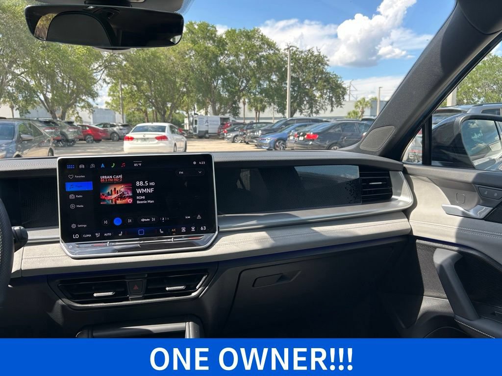 Certified 2025 Volkswagen Tiguan SE R-Line FWD image 15