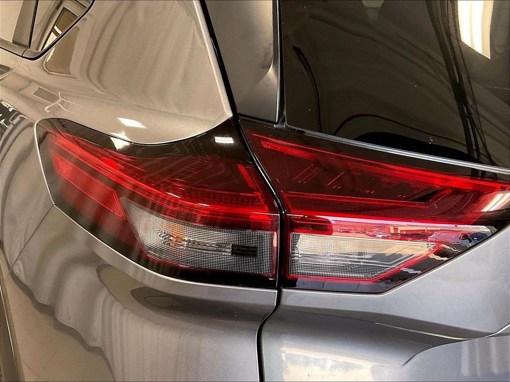 Used 2023 Nissan Rogue SV AWD/4WD image 33