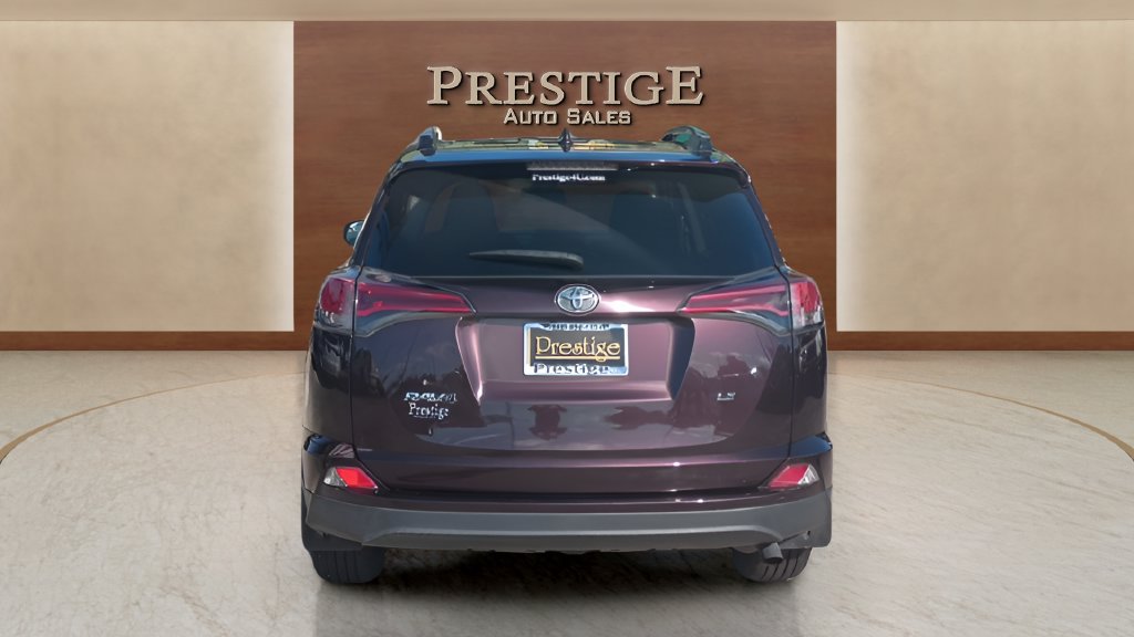 Used 2018 Toyota RAV4 LE FWD image 30