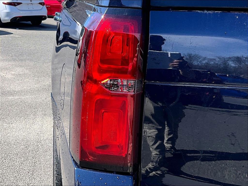 Used 2020 Chevrolet Suburban Premier image 29