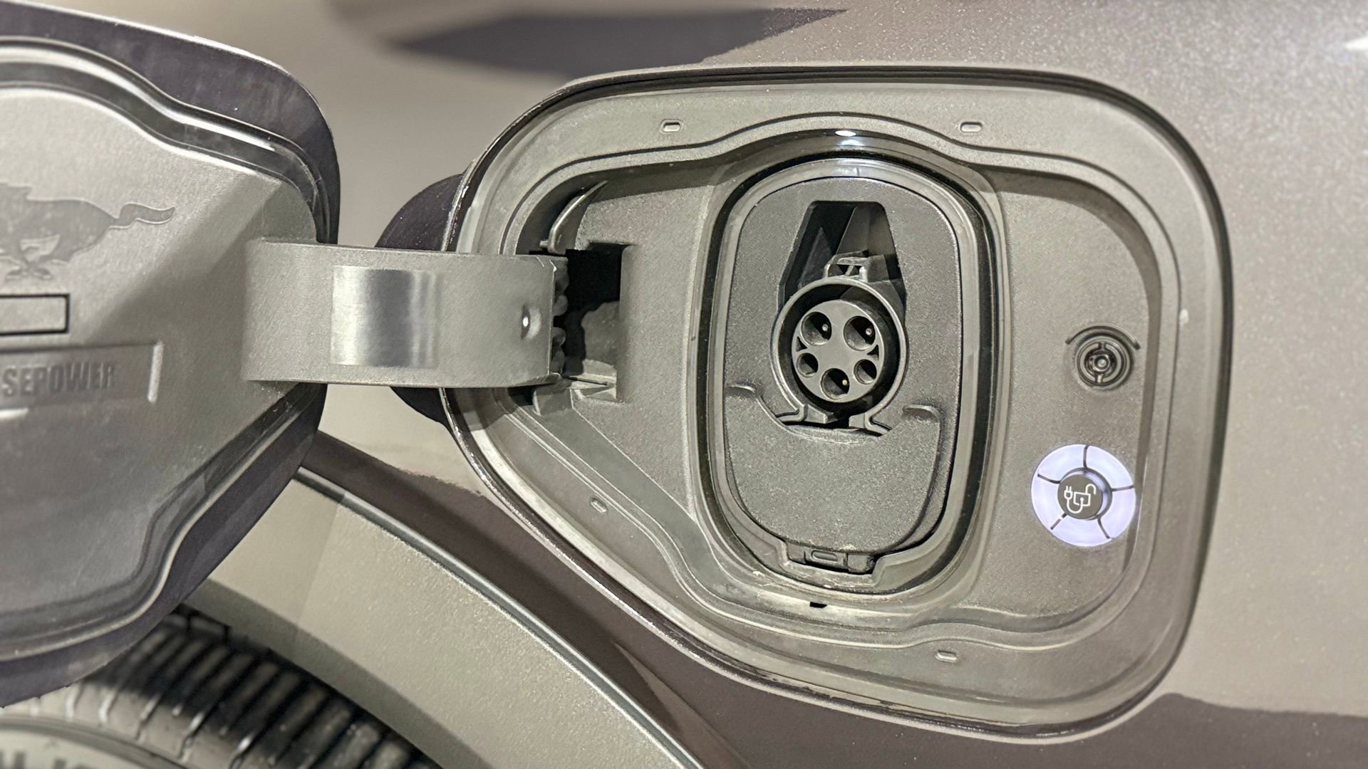 Used 2022 Ford Mustang Mach-E Select image 27