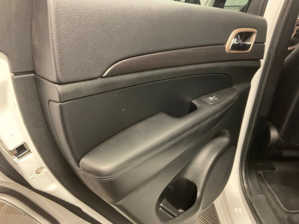 Used 2015 Jeep Grand Cherokee Altitude AWD/4WD image 27