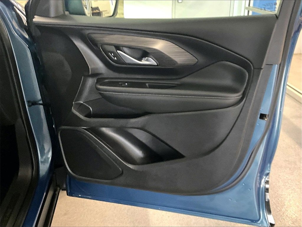 Used 2024 GMC Terrain SLE image 12