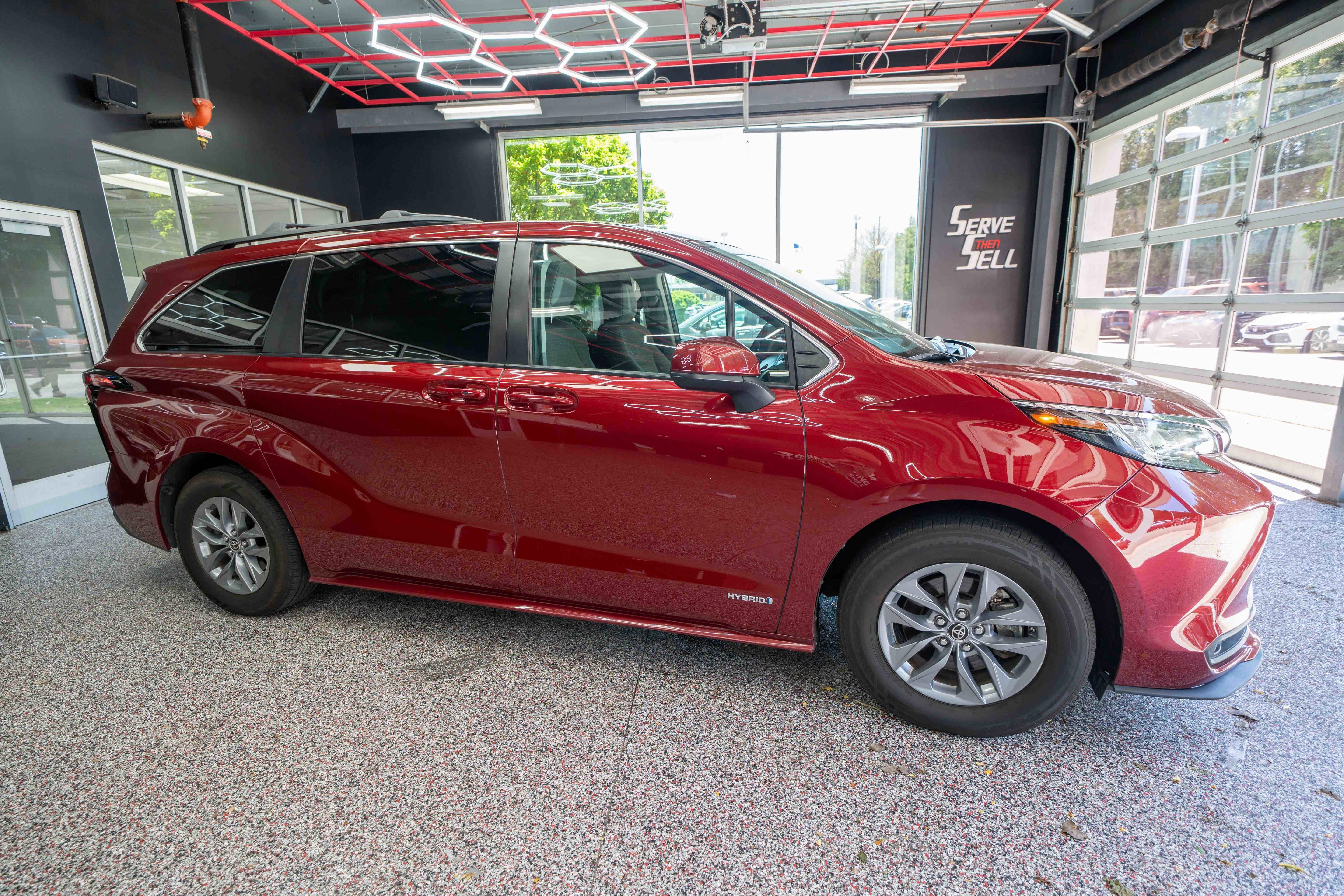 Used 2021 Toyota Sienna LE AWD/4WD image 5