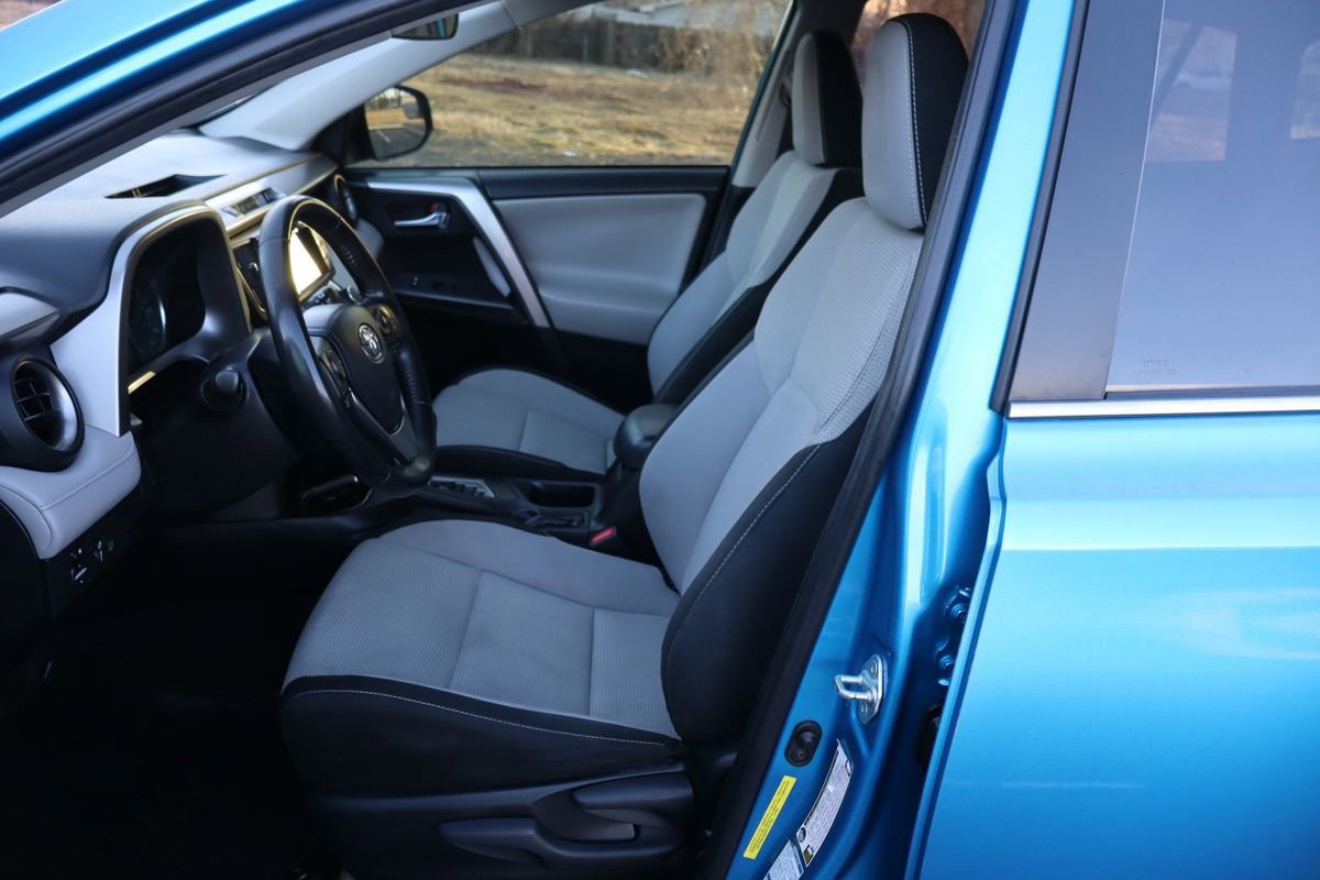 Used 2017 Toyota RAV4 XLE image 19