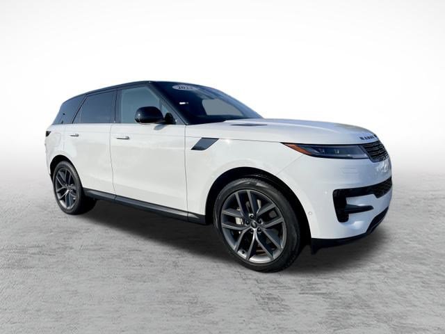 Used 2024 Land Rover Range Rover Sport SE image 3
