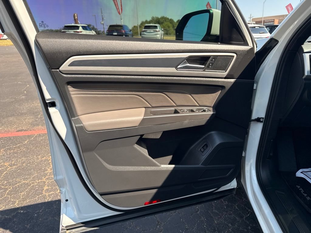 Used 2022 Volkswagen Atlas Cross Sport SEL R-Line AWD/4WD image 12