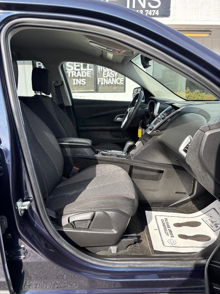 Used 2017 Chevrolet Equinox LT image 32