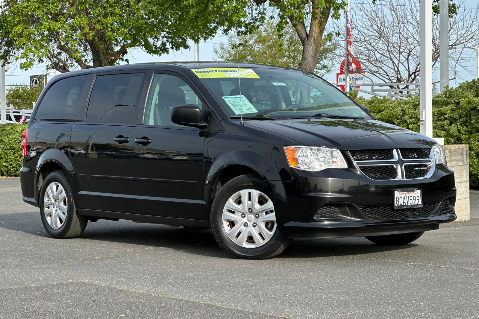 Used 2017 Dodge Grand Caravan SE image 2
