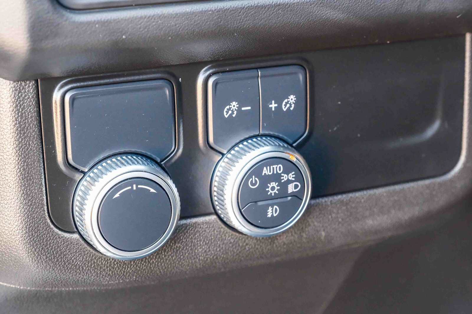 Used 2021 GMC Yukon SLT RWD image 25