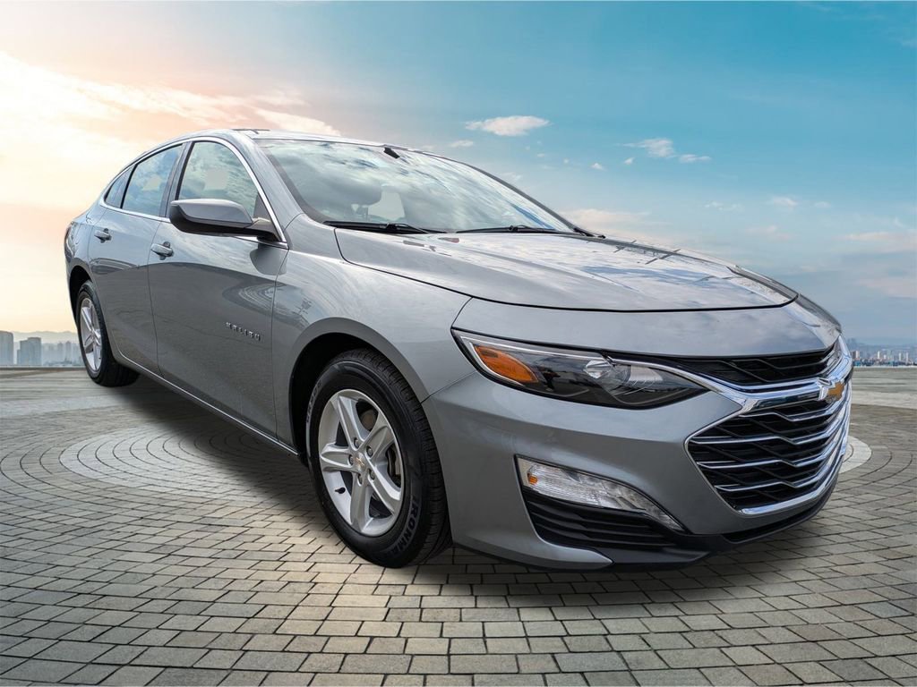 Used 2024 Chevrolet Malibu LT image 2