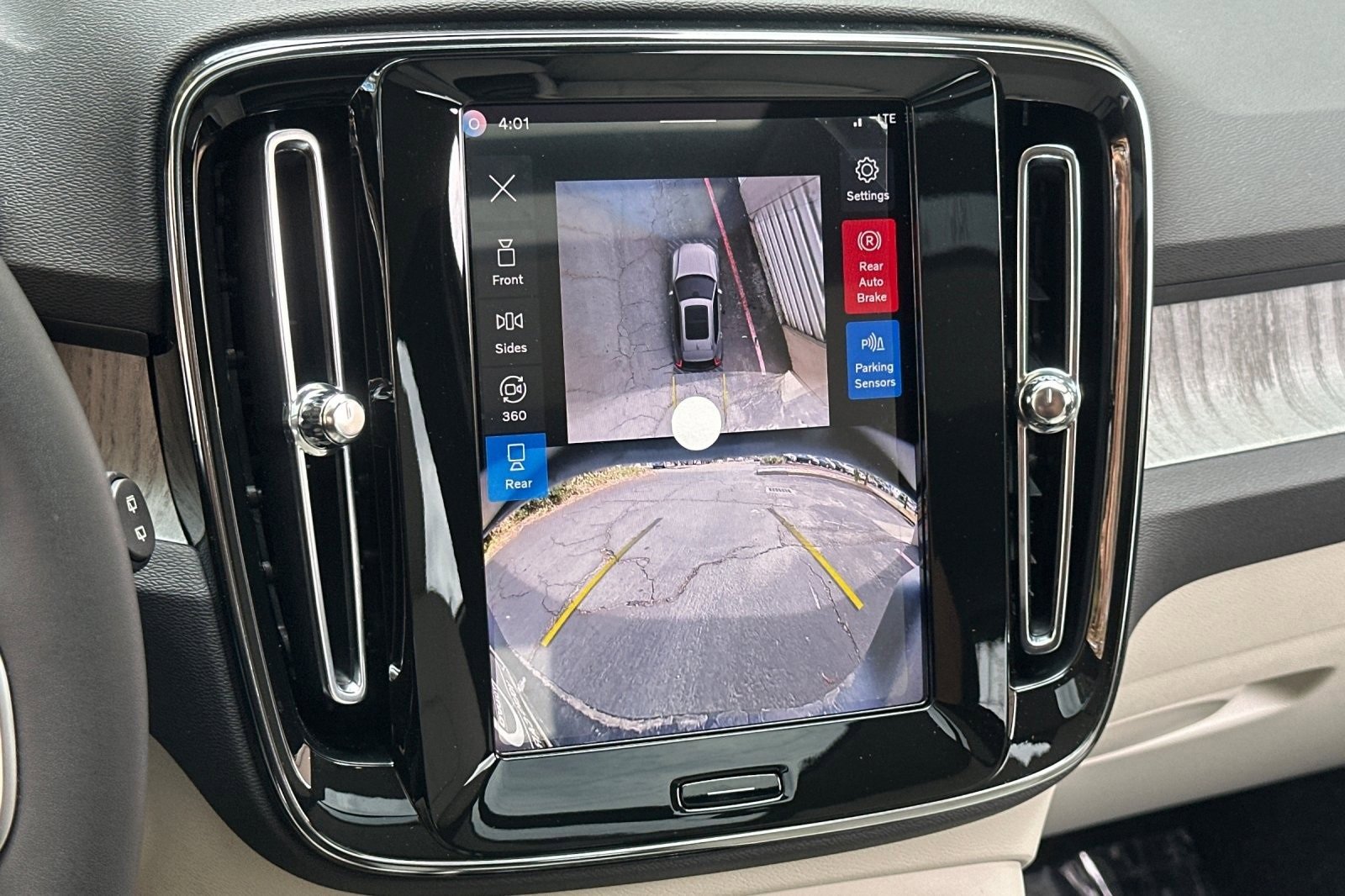 New 2026 Volvo XC40 B5 Plus w/ Protection Package Premier image 21