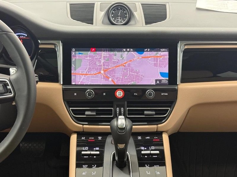 Certified 2025 Porsche Macan AWD/4WD image 15