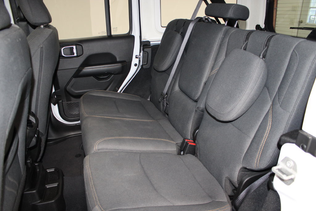 Used 2024 Jeep Wrangler Unlimited Sahara AWD/4WD image 21