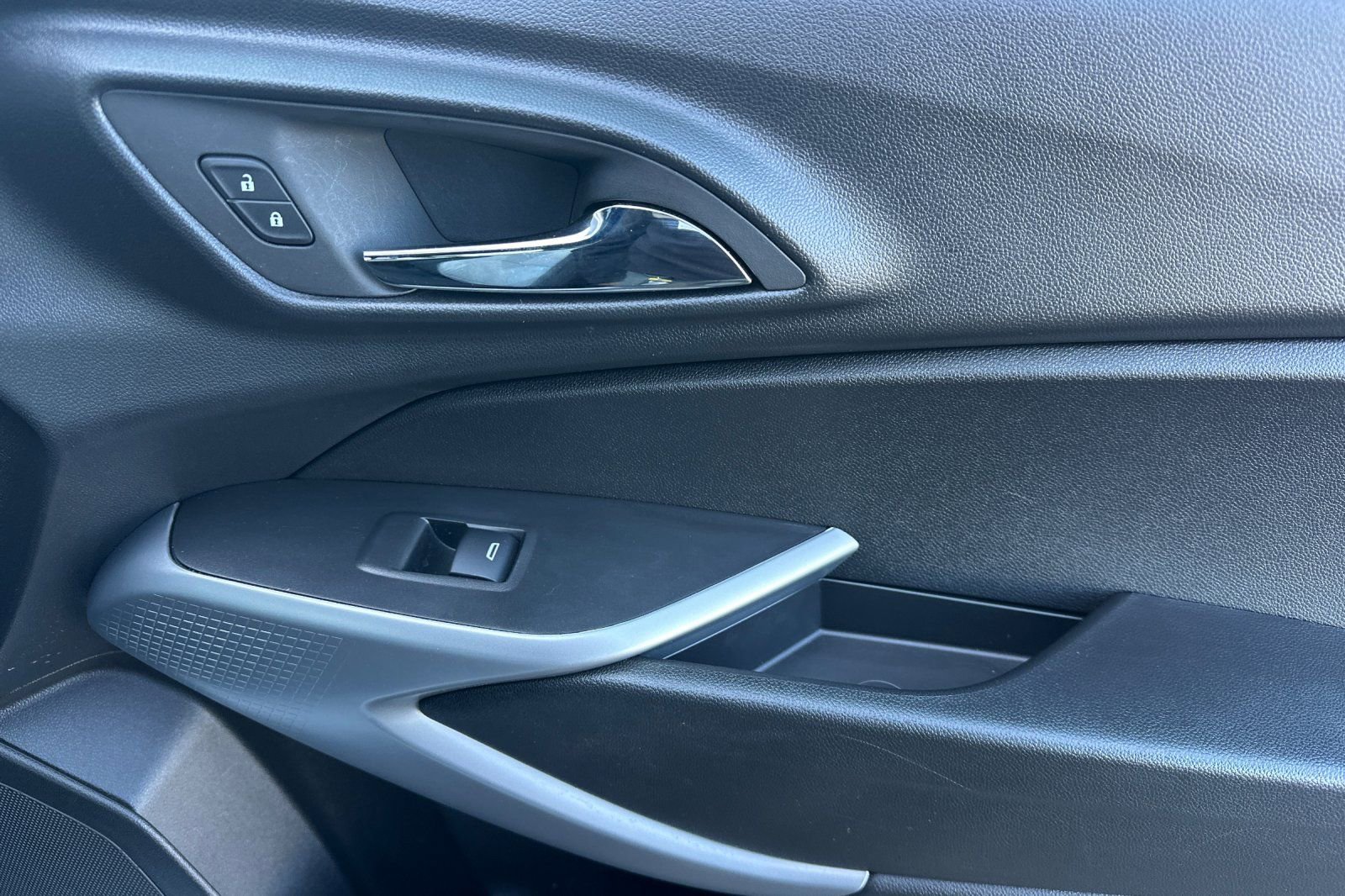 Used 2025 Chevrolet Trax RS image 22