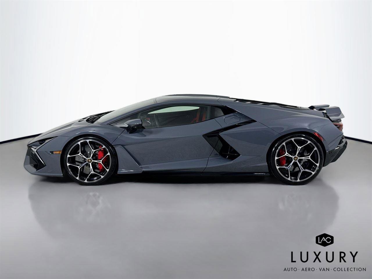 Used 2024 Lamborghini Revuelto image 9
