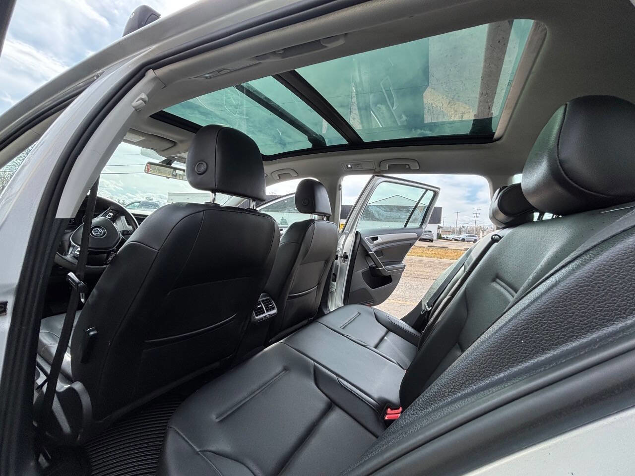 Used 2016 Volkswagen Golf SE image 10