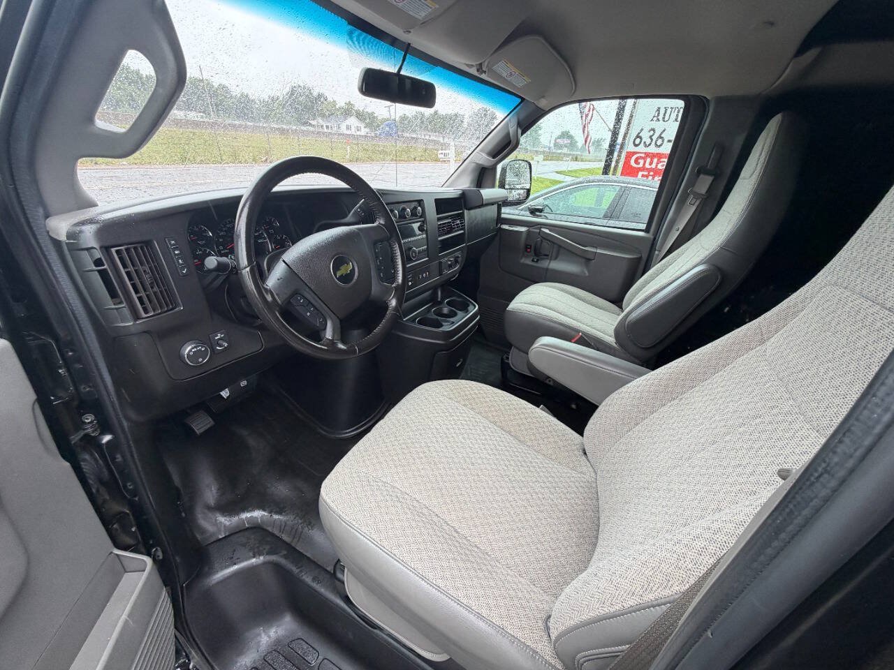 Used 2022 Chevrolet Express 3500 Extended w/ Driver Convenience Package RWD image 9