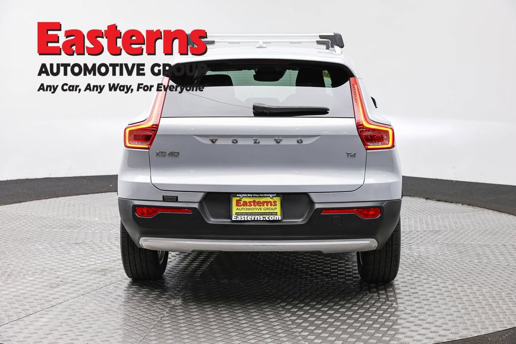 Used 2021 Volvo XC40 T4 Momentum FWD image 6