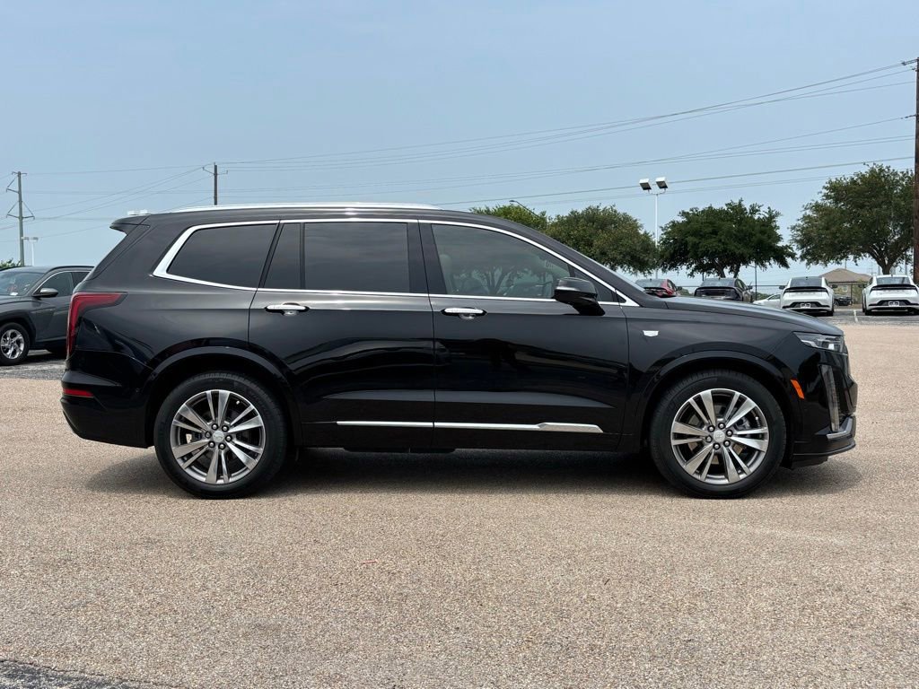 Used 2022 Cadillac XT6 Premium Luxury w/ Technology Package FWD image 4