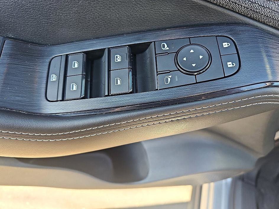 Used 2021 Nissan Rogue SV image 12