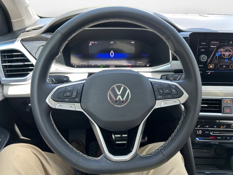 Used 2025 Volkswagen Taos SE w/ Panoramic Sunroof Package AWD/4WD image 10