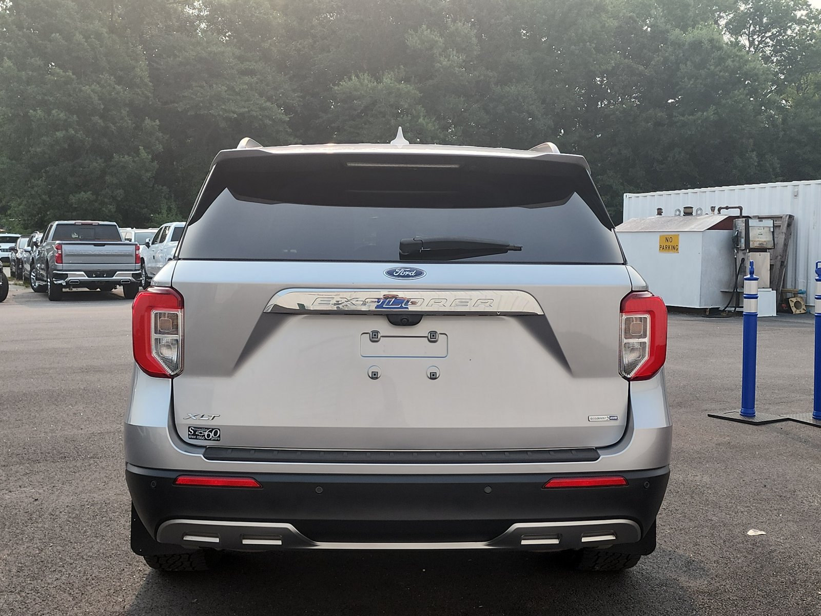 Used 2020 Ford Explorer XLT w/ Equipment Group 202A AWD/4WD image 4