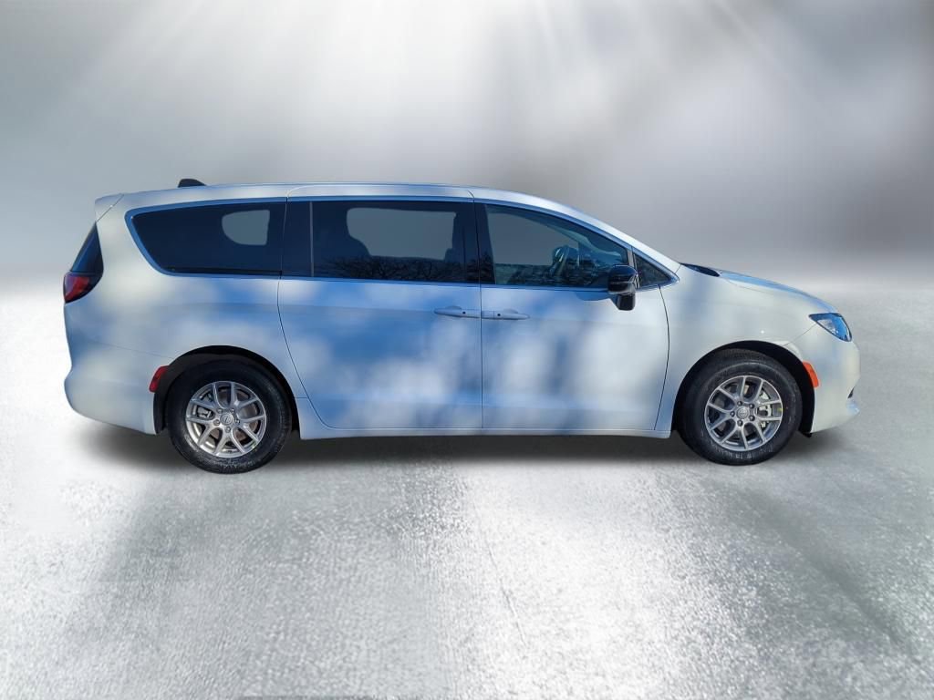 New 2026 Chrysler Voyager LX FWD image 7