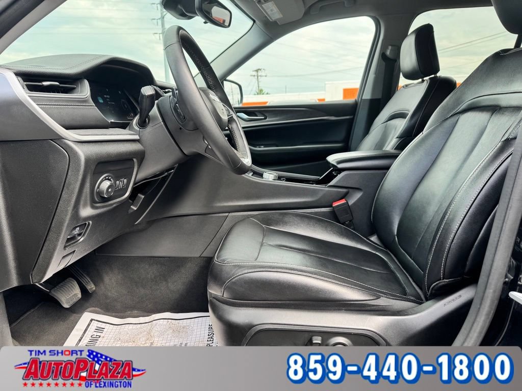 Used 2023 Jeep Grand Cherokee Limited AWD/4WD image 33