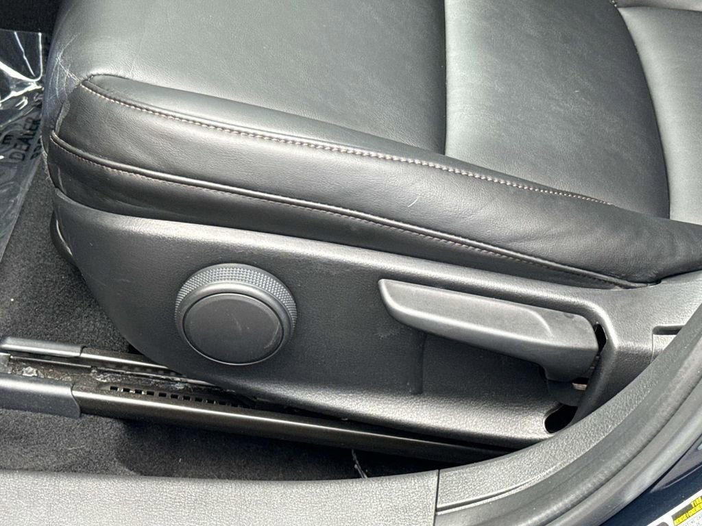 Used 2019 MAZDA MAZDA3 Hatchback FWD image 23