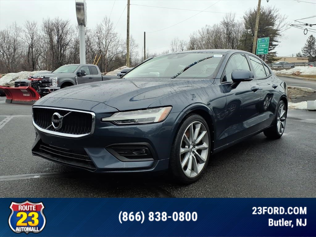 Used 2021 Volvo S60 T6 Momentum image 4