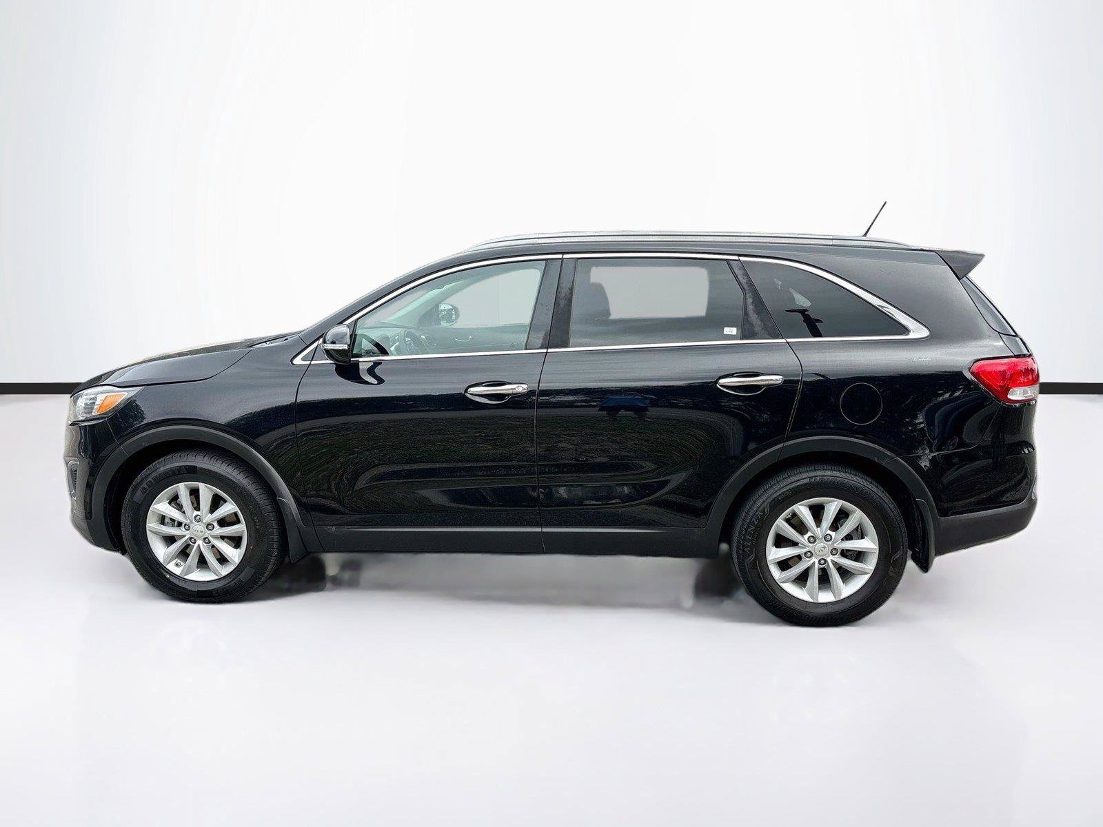 Used 2016 Kia Sorento FWD image 4