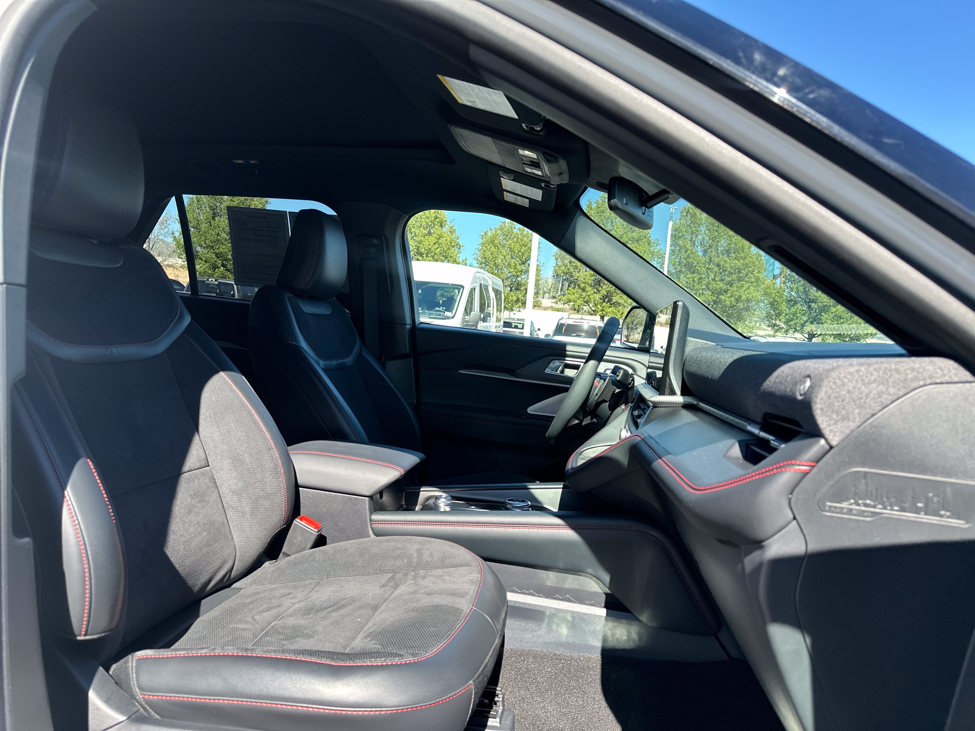 Used 2025 Ford Explorer ST w/ Sun And Sound Package AWD/4WD image 29