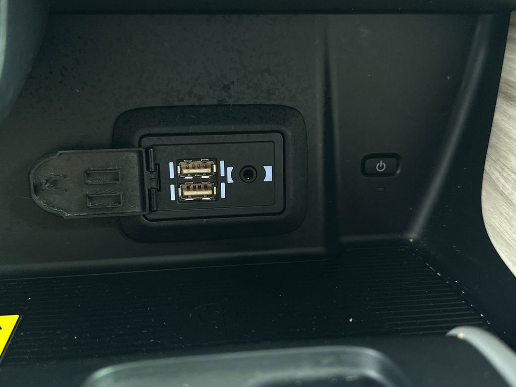 Used 2022 Toyota Venza Limited image 33