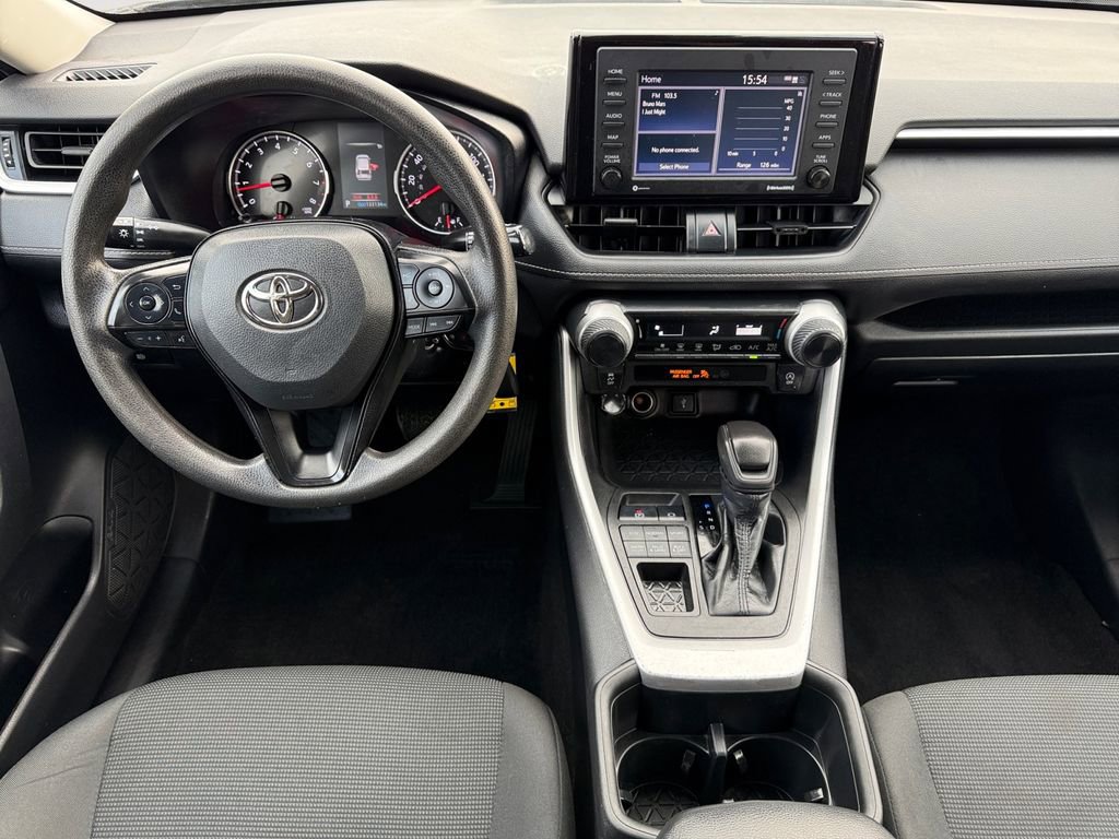 Used 2022 Toyota RAV4 LE image 10