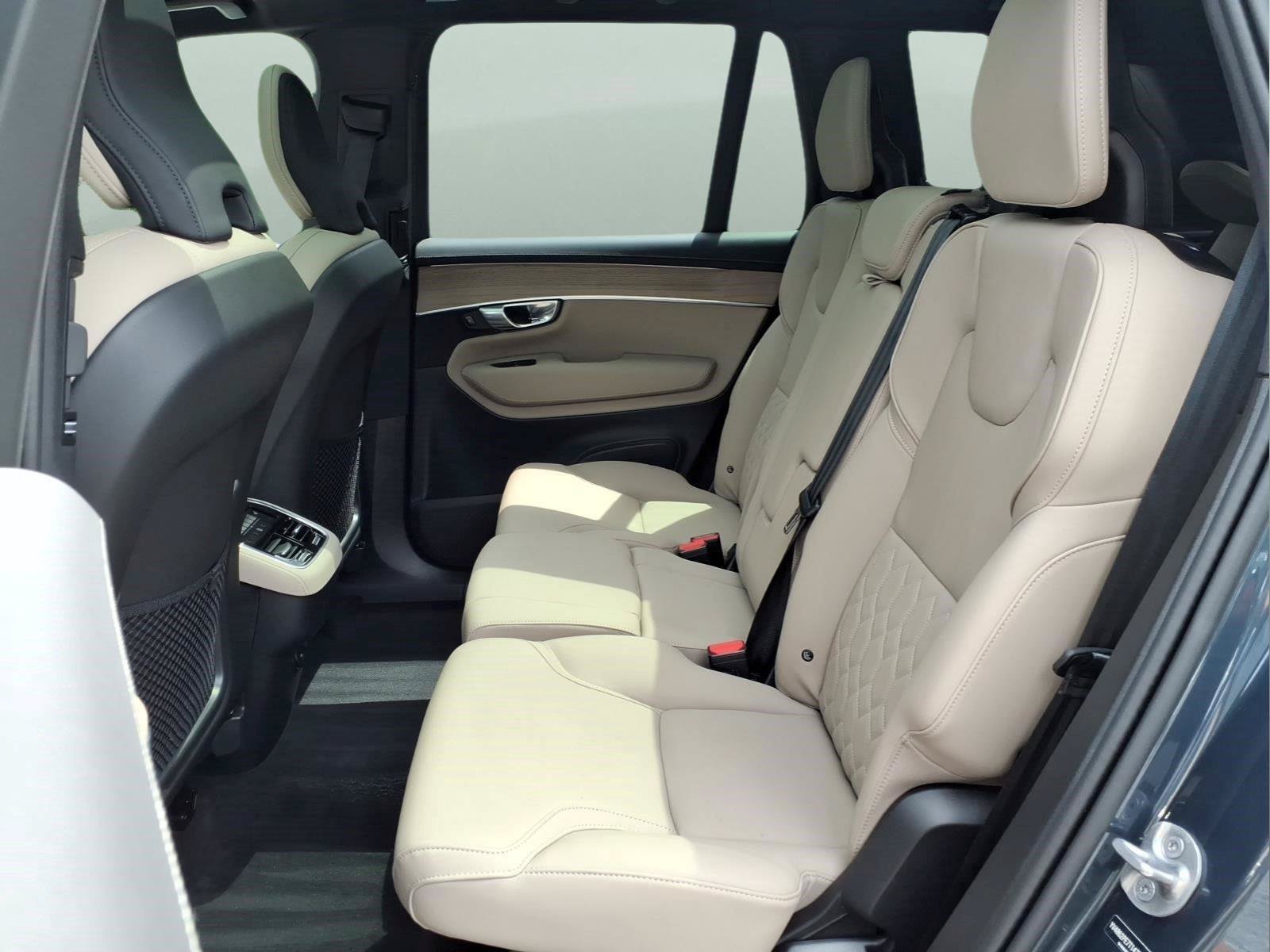 Certified 2026 Volvo XC90 B6 Plus AWD/4WD image 16