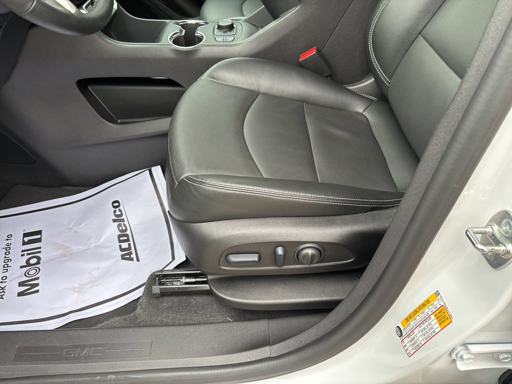Used 2024 GMC Terrain SLT image 17
