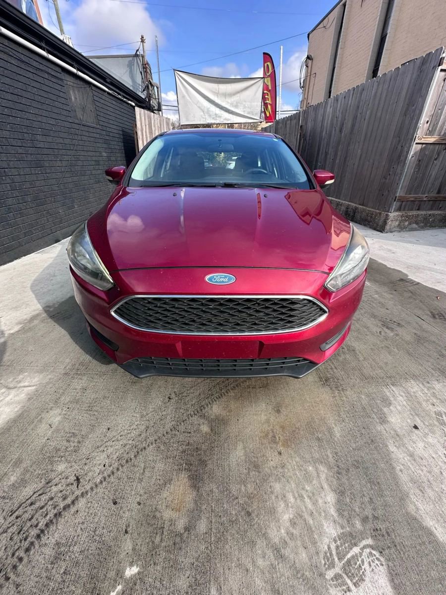 Used 2017 Ford Focus SEL image 2