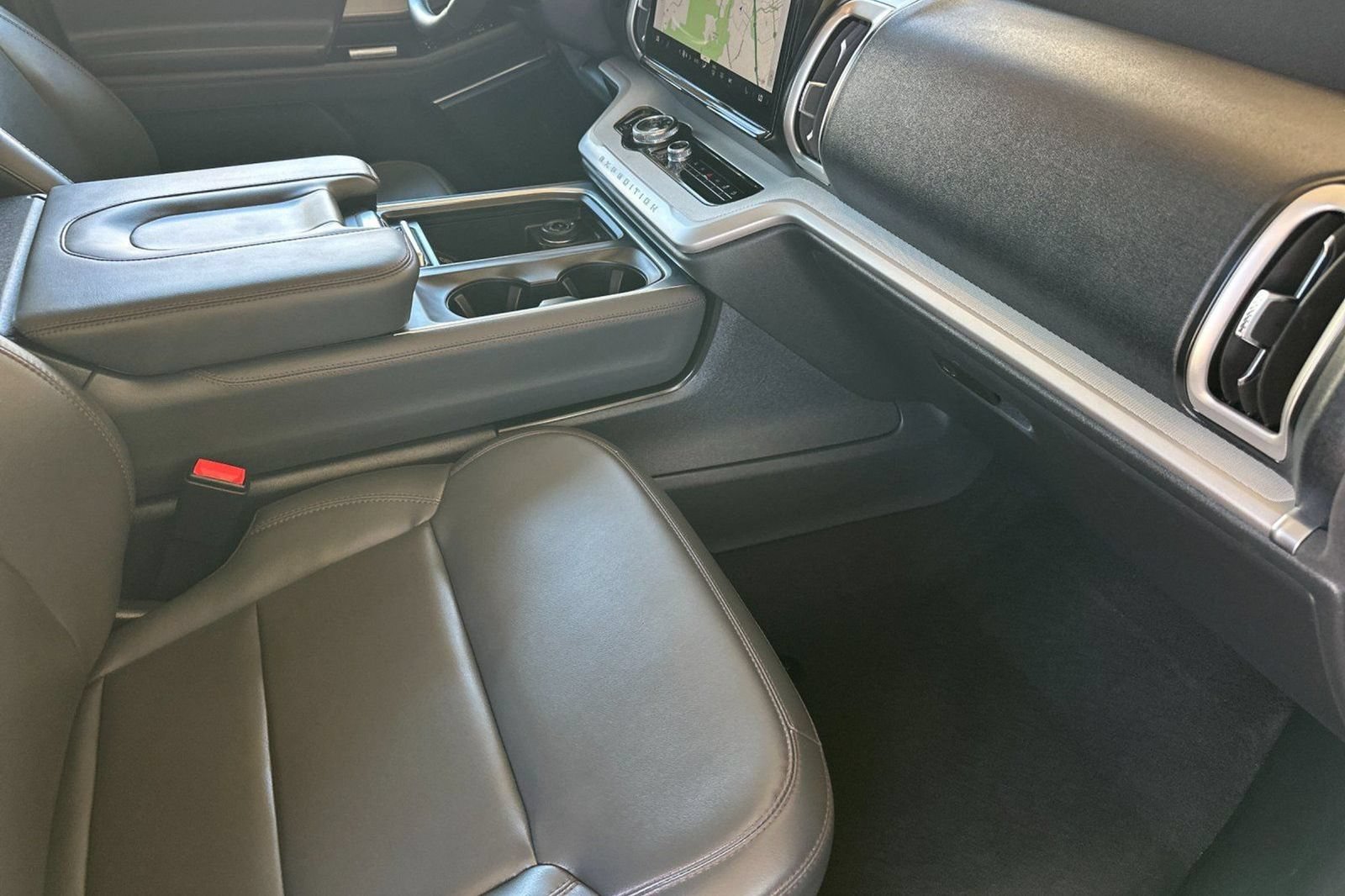Used 2025 Ford Expedition Active AWD/4WD image 19